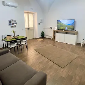 Varagghiu , Aeroporto di Catania Fontana Rossa Italia